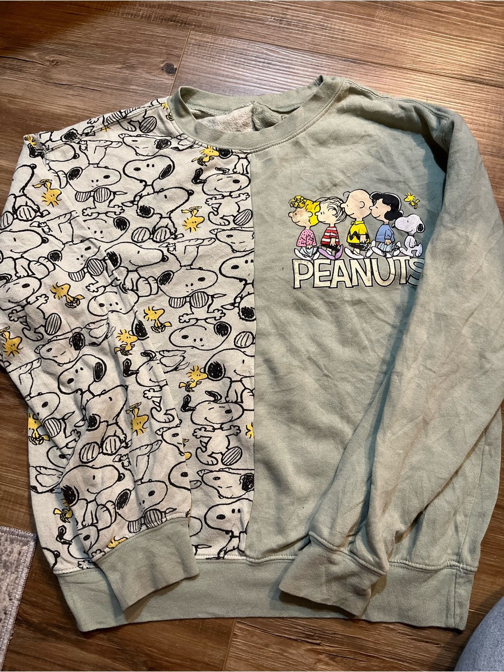 Peanuts Crewneck‎ Sweatshirt in Sage & Yellow